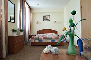 Russ Hotel
