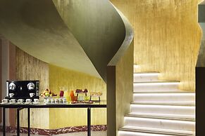 Leon's Place Hotel