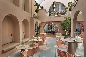Leon's Place Hotel