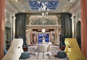 Leon's Place Hotel