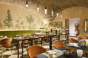 Leon's Place Hotel