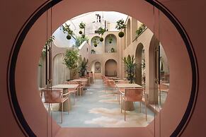 Leon's Place Hotel