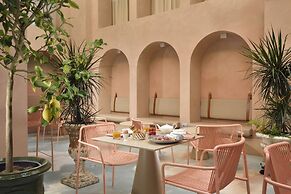 Leon's Place Hotel