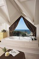 M Glamour Hotel