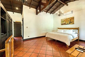Hacienda La Pacífica Eco-Lodge