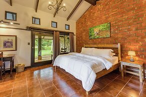 Hacienda La Pacífica Eco-Lodge