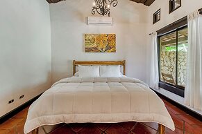 Hacienda La Pacífica Eco-Lodge