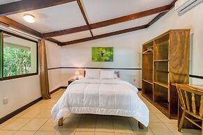 Hacienda La Pacífica Eco-Lodge