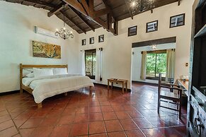 Hacienda La Pacífica Eco-Lodge