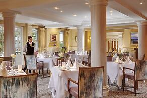 Hodson Bay Hotel