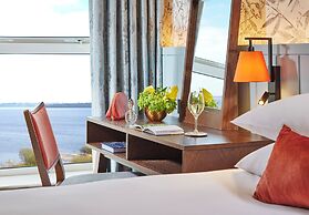 Hodson Bay Hotel