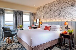 Hodson Bay Hotel