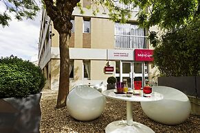 Relais de Lyon by Malone