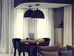 Relais de Lyon by Malone