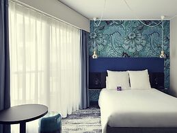 Relais de Lyon by Malone