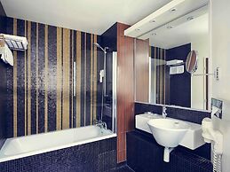 Relais de Lyon by Malone