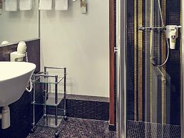 Relais de Lyon by Malone