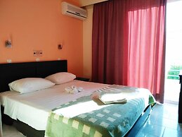 Leonidas Hotel and Studios