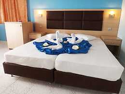 Leonidas Hotel and Studios