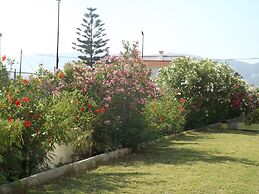 Leonidas Hotel and Studios