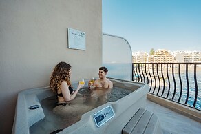 Gillieru Harbour Hotel