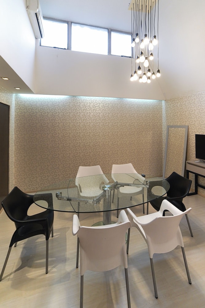 Sarum Hotel Design