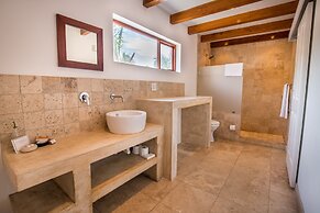 Mimosa Lodge