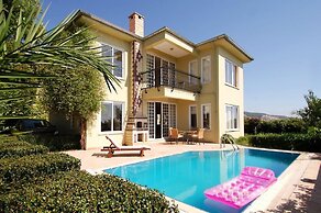 Goldcity Hotel