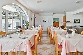 Hotel Makarios
