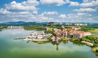 DoubleTree by Hilton Putrajaya Lakeside