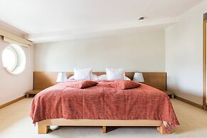 Roset Hotel & Residence