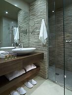 Elotis Suites