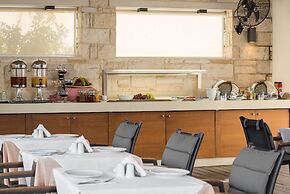 Elotis Suites