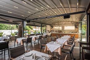 Elotis Suites