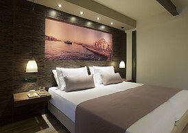 Elotis Suites