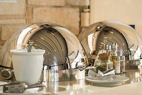 Elotis Suites