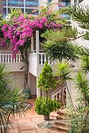 Elotis Suites