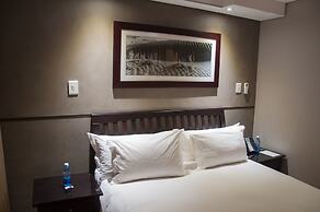 Circa On The Square Hotel