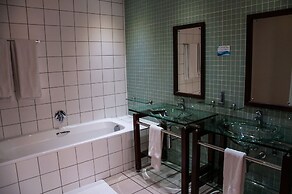 Circa On The Square Hotel