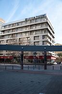 Circa On The Square Hotel