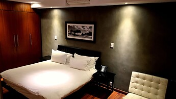 Circa On The Square Hotel