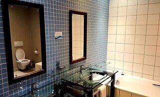 Circa On The Square Hotel