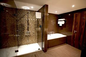 Clayton Hotel Dublin Airport