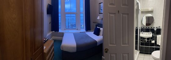 Commodore Hotel
