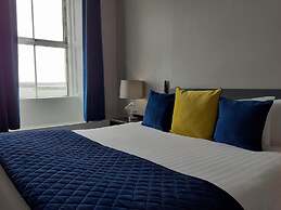 Commodore Hotel