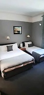 Commodore Hotel