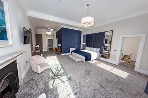 Commodore Hotel
