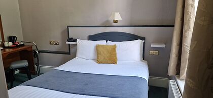 Commodore Hotel