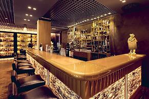 City Park Hotel & Residence