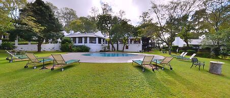 Coach House Hotel & Spa